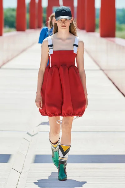 Look 3